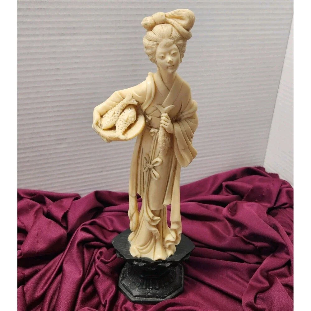Santini Carved Resin Asian Woman Figurine Fish Seller 12